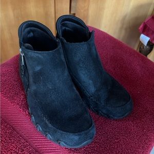 Skechers Black Suede Boots SZ 7